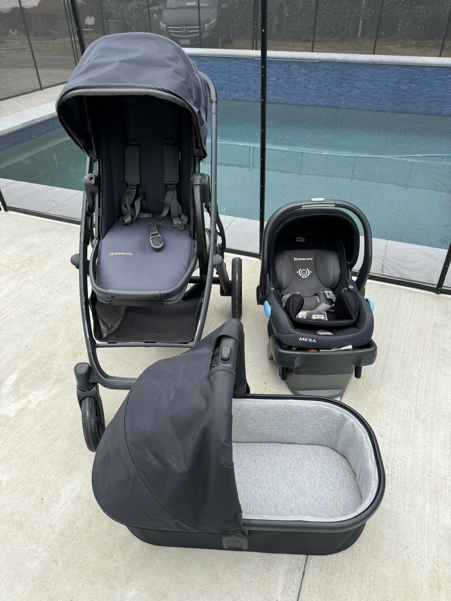 UPPAbaby Vista V2 Stroller - Jake (Black/Carbon/Black Leather) + Mesa Infant Car Seat - Jake (Black)