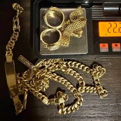 We buy your gold or silver jewelry, used or broken pieces (18, 14, 10), coins, and dental pieces.