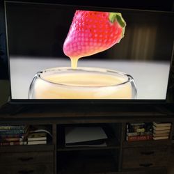 TCL 65 PULGADAS CLASS 6-SERIES 4K UHD DOLBY VISION HDR ROKU SMART TV - 65R615