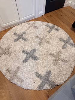Round Shag Rug White Gray Cross Pattern