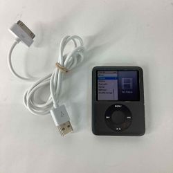 Apple Ipod Nano 3rd Gen W/ Charger 