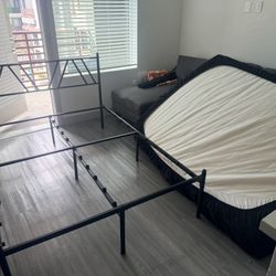 Full Size Bed W/frame 