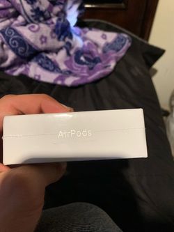 Apple AirPods with Wireless Charging Case