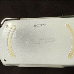 SONY PSP Go portable console