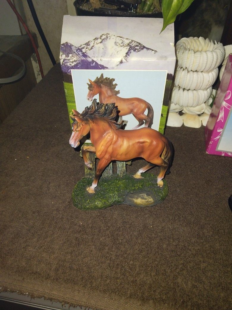 New Nice Horse Figurine