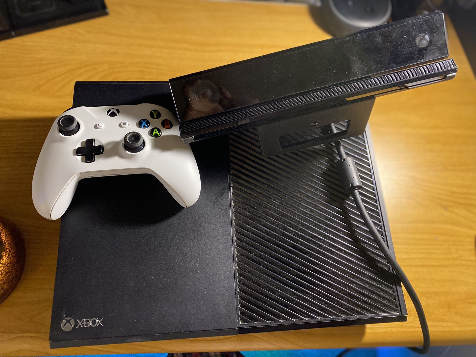 Xbox One With Kinect And Controller