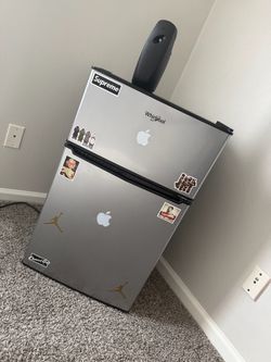 “WhirlPool” mini fridge