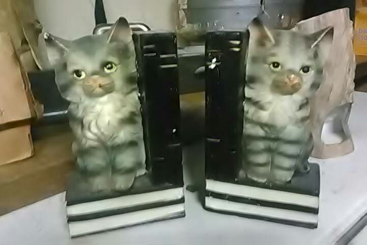 Vintage antique highly collectible cat bookends