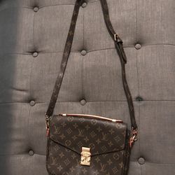 Louis Vuitton Pochette Metis Woman's Handbag 