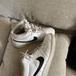 Size 8.5 Located east 