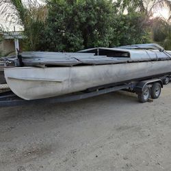 24ft Pontoon Boat