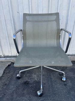 HERMAN MILLER EAMES ALUMINUM MANAGEMENT GROUP 100% AUTHENTIC 