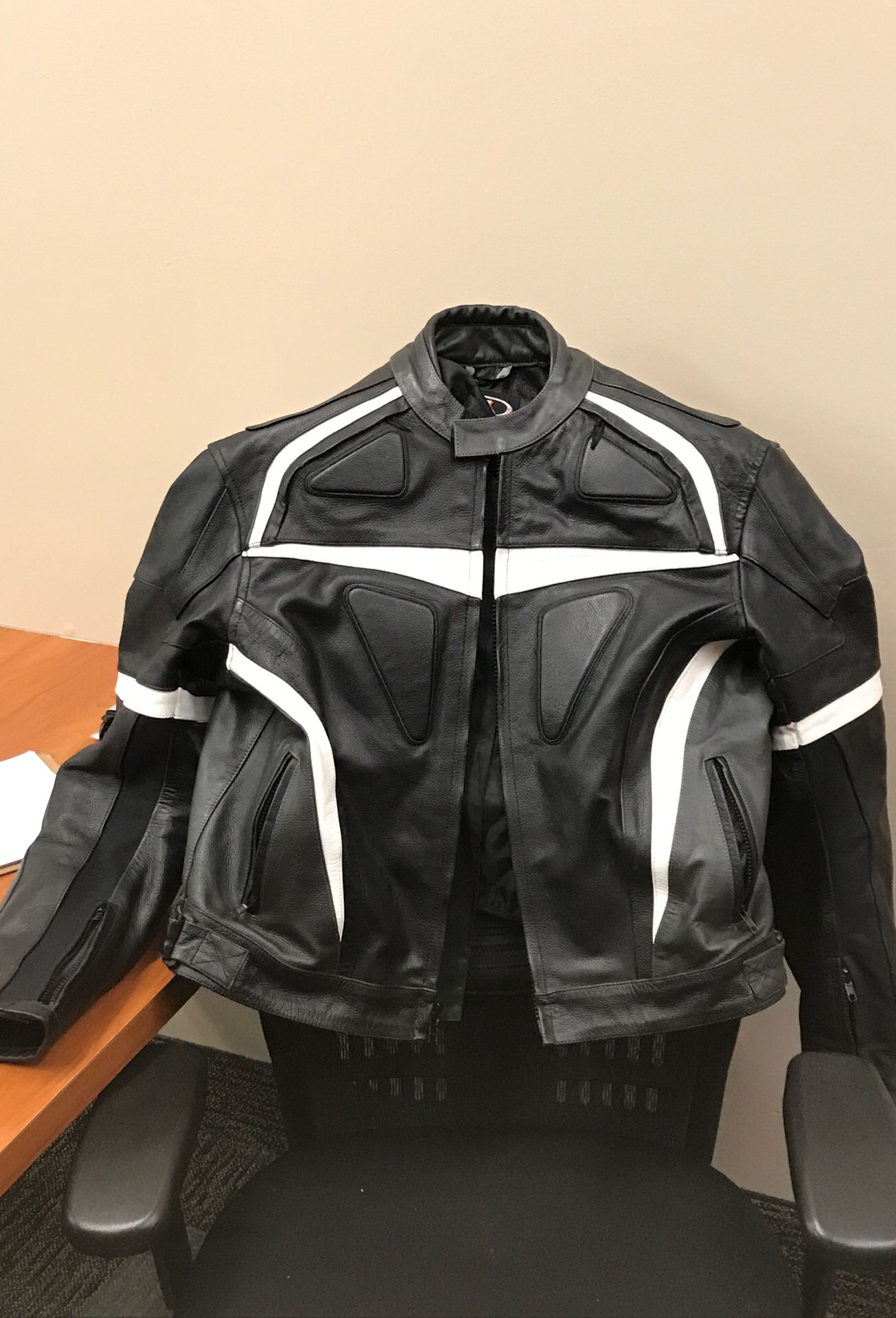 Motorcycle Leather jacket w/ pads