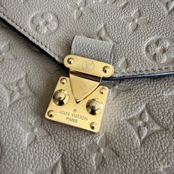 Louis Vuitton fashion items