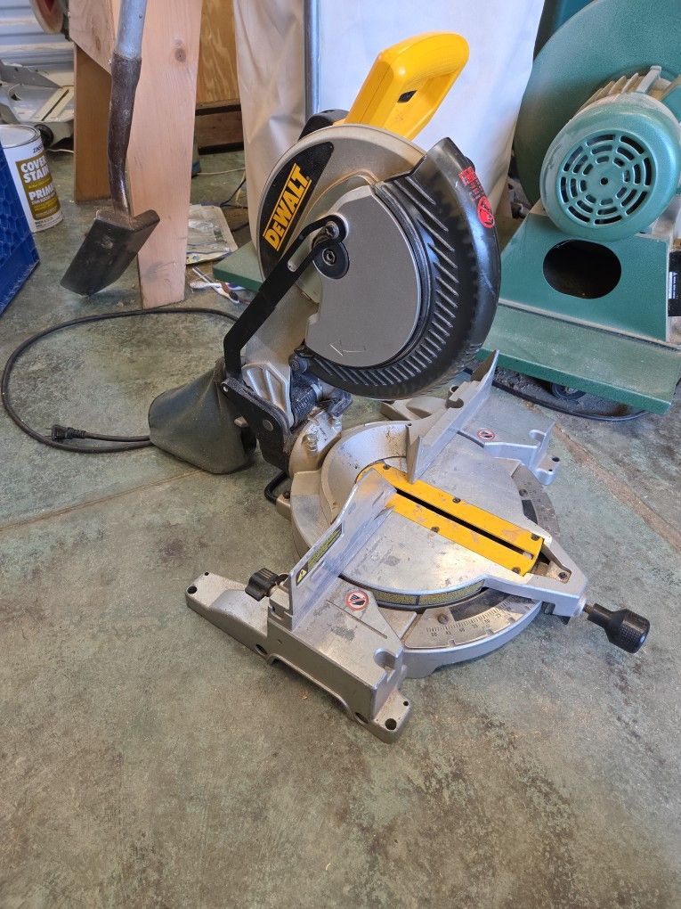 Dewalt DW703 Mier Saw