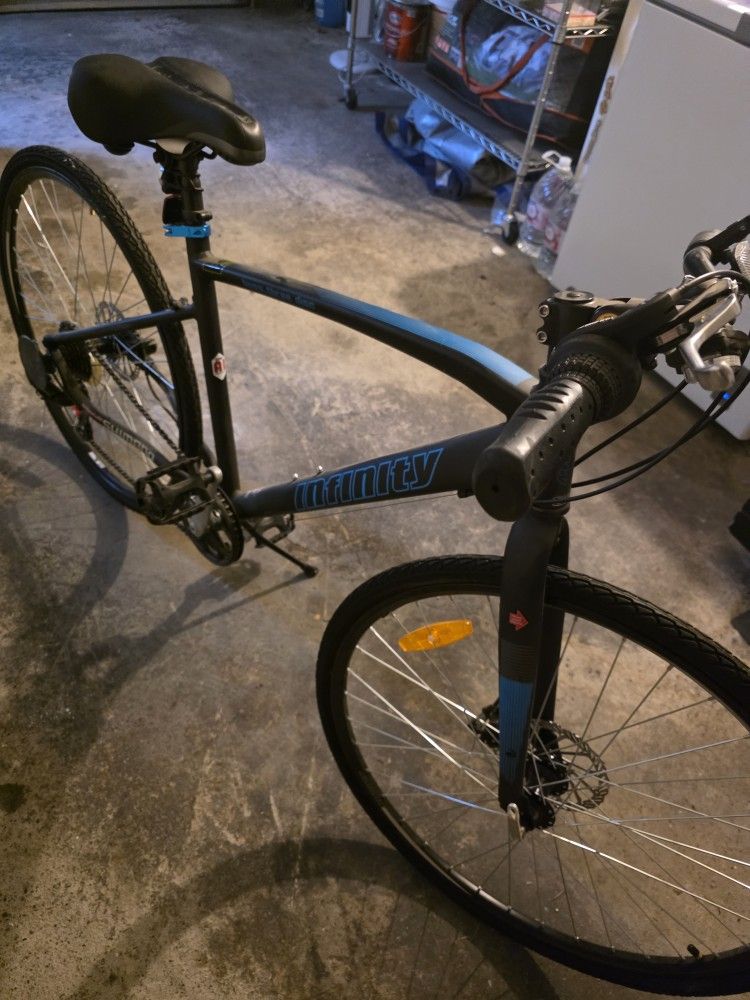 Infinity Boss Three 7-speed Hybrid Bike