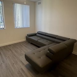 GREY MODERN SECTIONAL 🩶🛋️