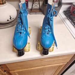 NEW ROLLERSKATES XUDRES WOMEN'S SIZE 6..5.  $45. FIRM PRICE 