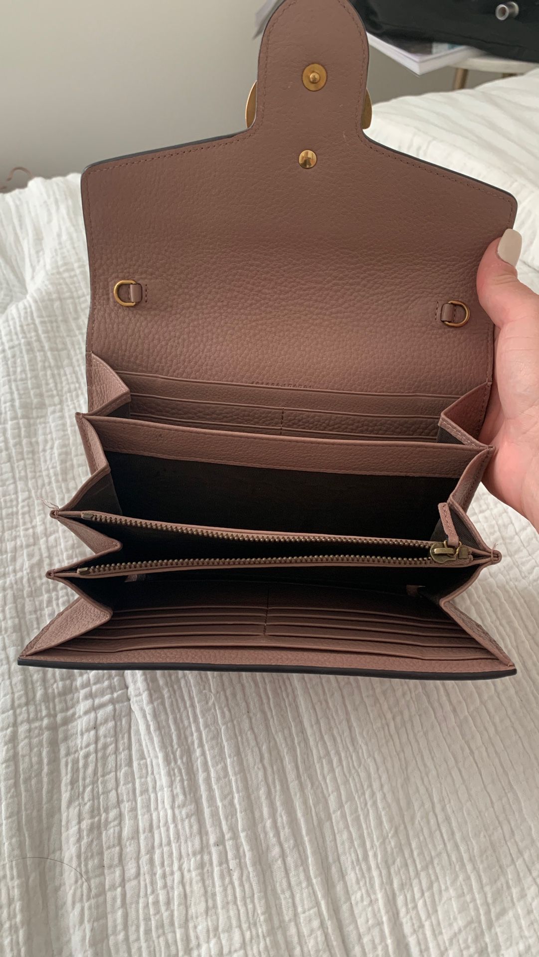 GUCCI WALLET ON CHAIN for Sale in West Hollywood, CA - OfferUp