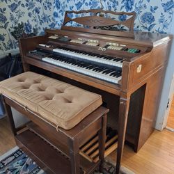Music Organ With Bench 