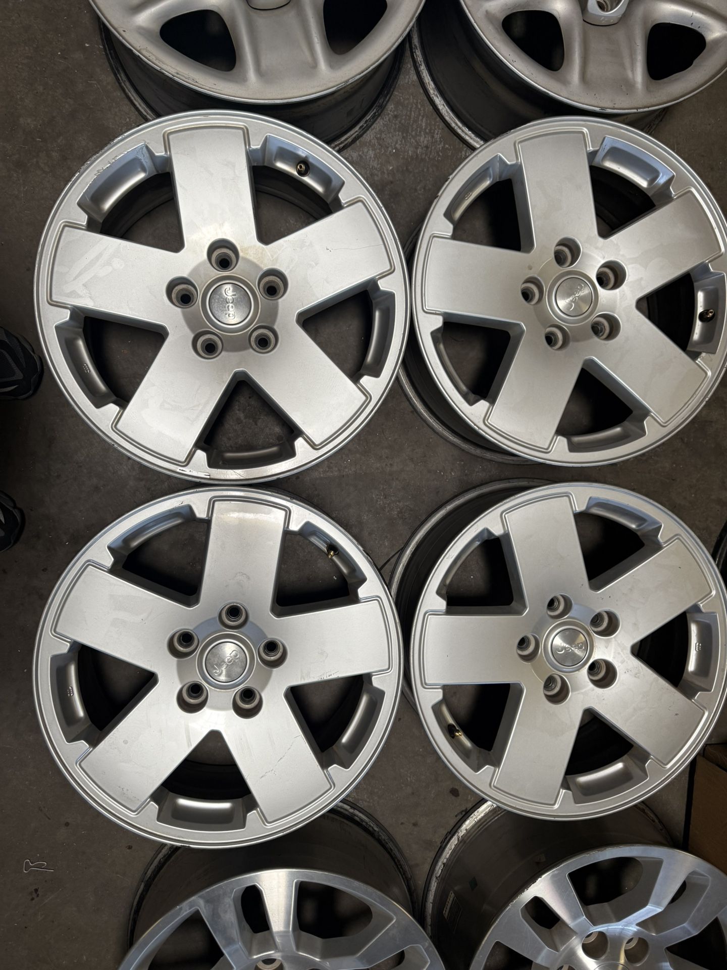 Jeep Wrangler OEM Wheels Rims 18x7.5 5x5 5x127