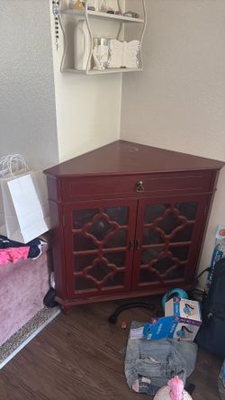 Corner cabinet
