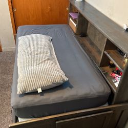 Grey Wood Bedroom Set/ Twin Size