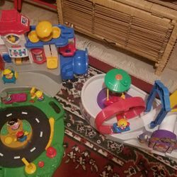 4 piece Little People village