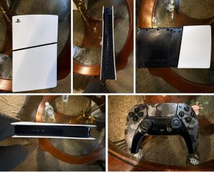 Ps5 digital version 825 gb Perfect condition but 1 cover plate missing still works (message before purchasing)