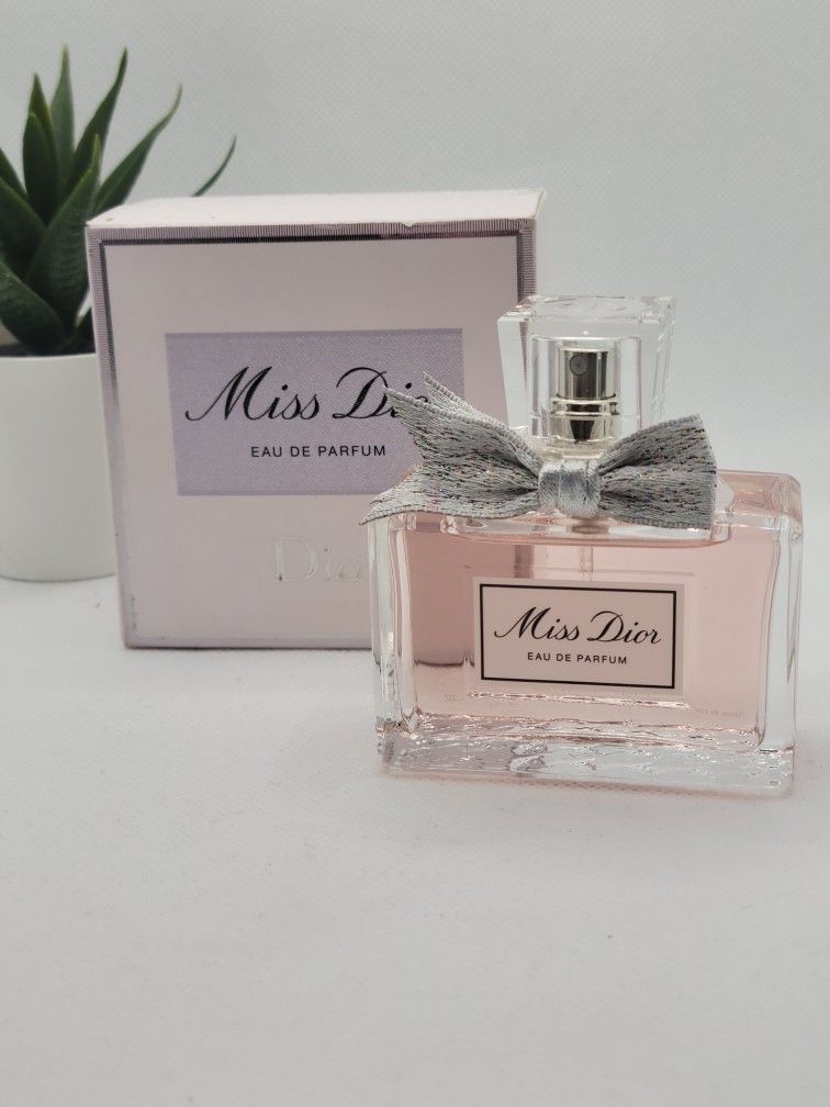 Dior
Miss Dior Eau de Parfum
1.7 fl ⭐️