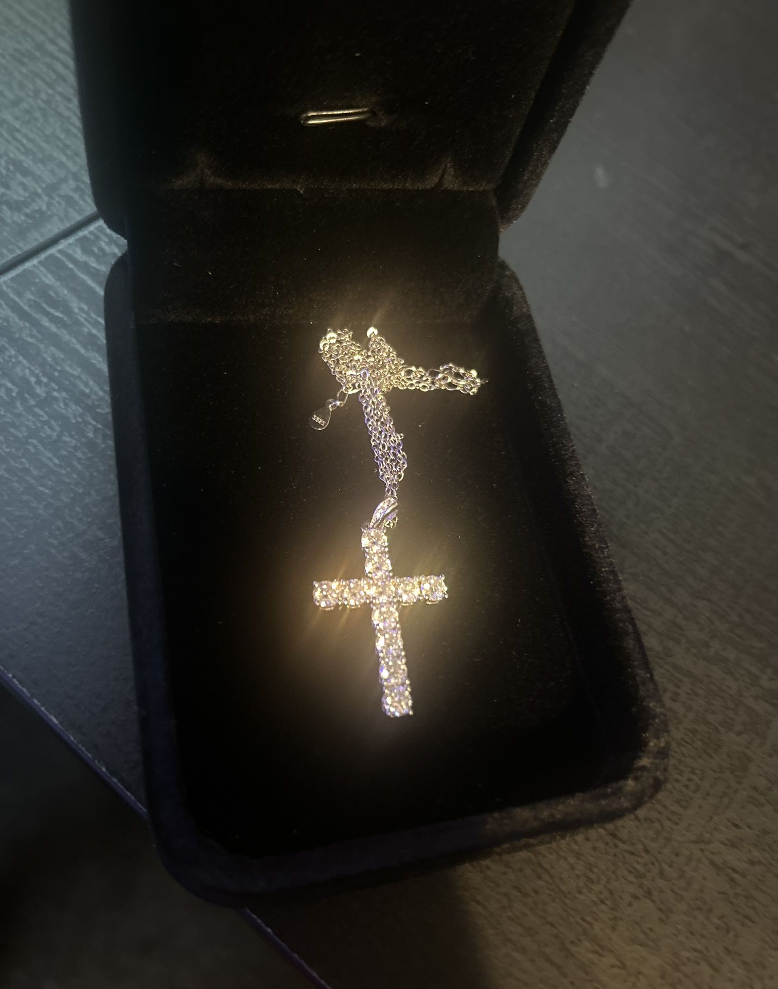 ✨Moisannite Cross Necklace (Brand New)✨