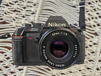 Vintage Nikon N2000 35mm Film Camera With Nikon Series E 50mm Lens & Strap SEE DESCRIPTION