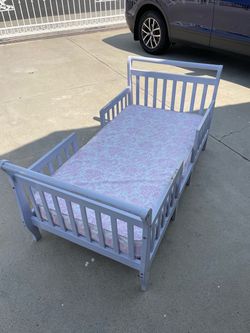 Toddler bed with mattress
