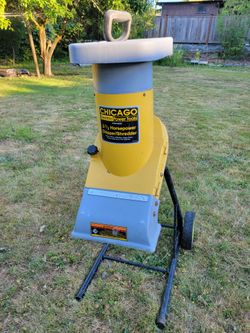 Wood chipper / shredder