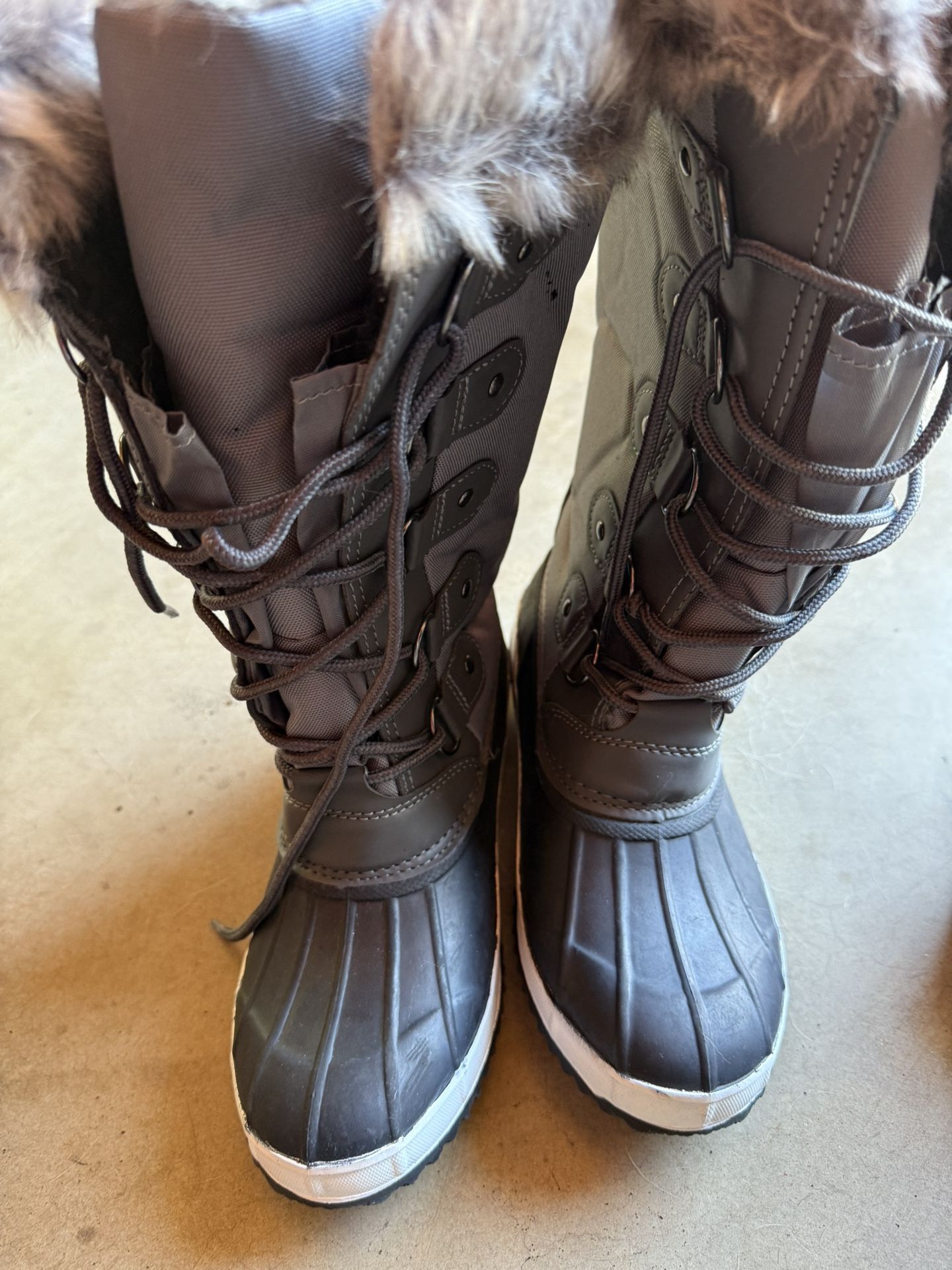 Snow Boots Size 8