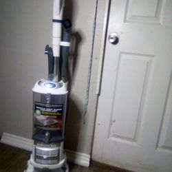 Shark Navigator Lift-Away Professional 2-in-1