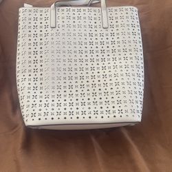 Woman’s Hand Bags, Wallets N Travel 