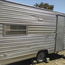 Invader RV / Trailer Easy To Tow