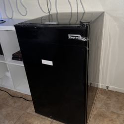 Black Magic Chef Mini Fridge 