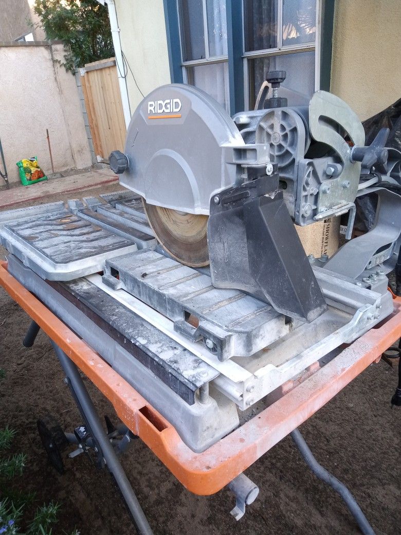 RIGID 10" Wet Tile Saw w/Stand $SACRIFICE