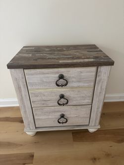 Willowton Nightstand by Signature Design by Ashley