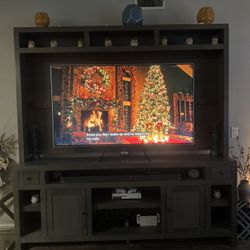 Entertainment Center  Oxford Mod Center Hutch W/Door