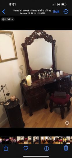 Wood Antique Vanity With Drawer 