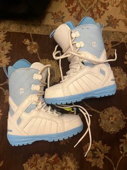 Forum Women’s snowboard boots size 6