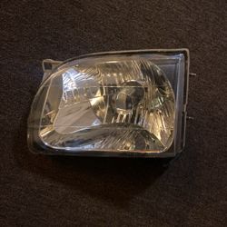 Left Headlight For Toyota Tacoma