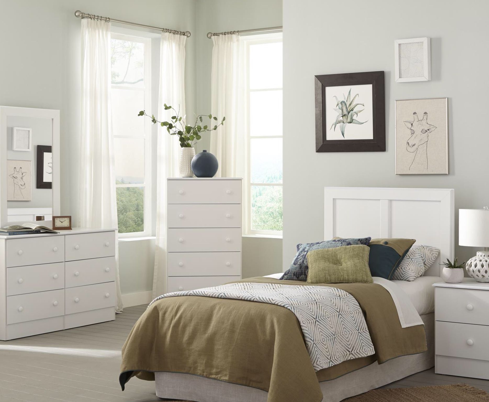 Gorgeous Fresh White Bedroom Suite!