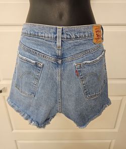 LEVIS JEAN SHORTS