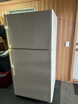 Hotpoint Top-Freezer Refrigerator