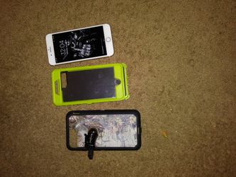 I have great condition iphone 7 plus gold 128 gb has one crack on the bottom not on the screen has outter box with screen protector an mangtic clip