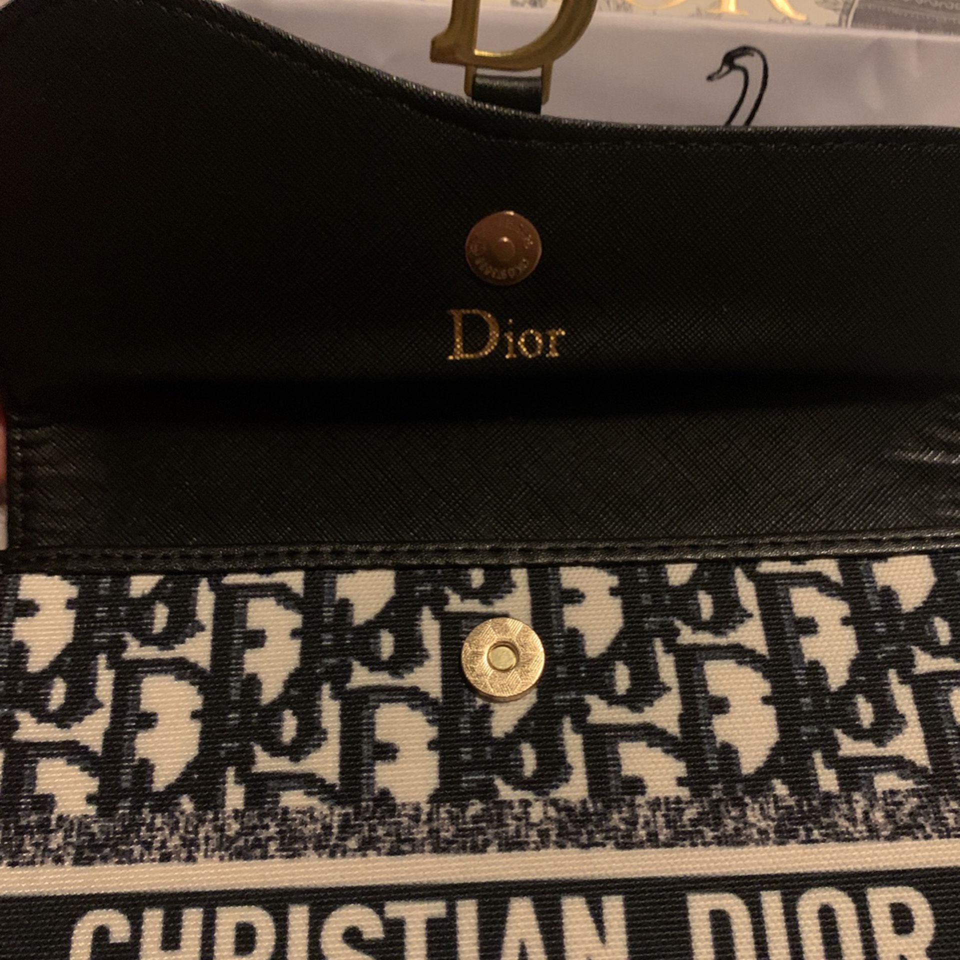 Dior Men Wallet for Sale in Pasadena, CA - OfferUp